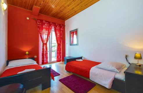 Three-Bedroom Apartment In Ostrvica - Photo 23