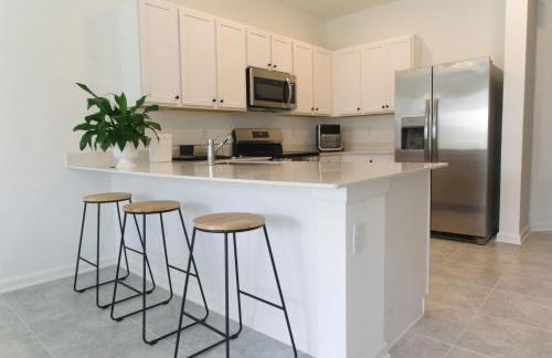 Modern Bright Home - Pool, Parks and Disney - Foto 3