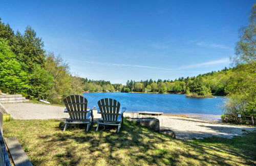Breathtaking Newbury Cottage with Deck on Chalk Pond - Foto 27