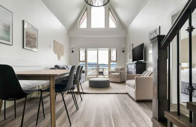 Lakeview Splendor 7BR Penthouse Bliss - Photo 15