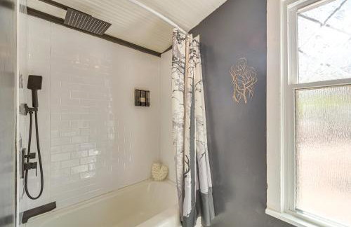 Pine Chateau Guest Cabin with Mtn Views and Sauna! - Photo 18