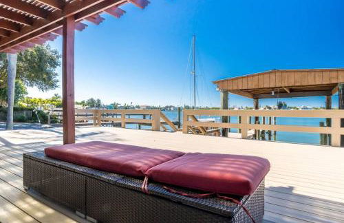 Amazing water front view home newly renovated 3BD 2BTH - Foto 45