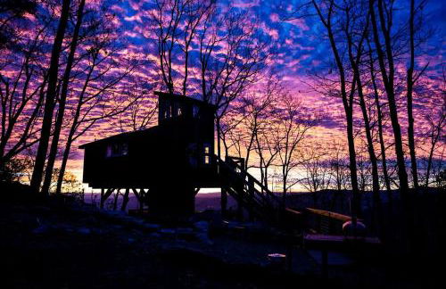 Breathtaking Tree House with Jacuzzi and Lofted Interior in Georgia - Foto 21