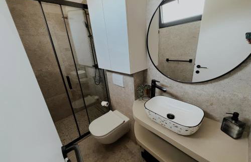 Dawn & Dusk - Modern Two Bedroom Apartment with Mountain Views - Photo 31