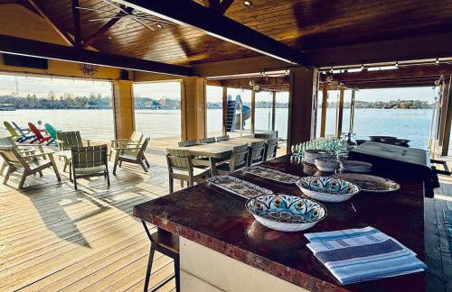 Ultimate Lake Resort Xtravaganza - Luxury - Waterfront - Boathouse - Sleeps 18 - Photo 51