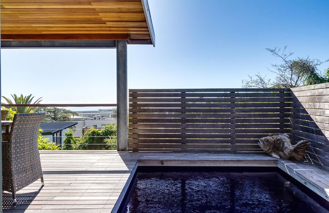 Spacious Apartment With Pool in Camps Bay - Photo 59