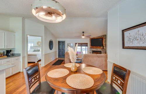 Deck, Grill and Dock Access Lake Keowee Retreat! - Foto 5