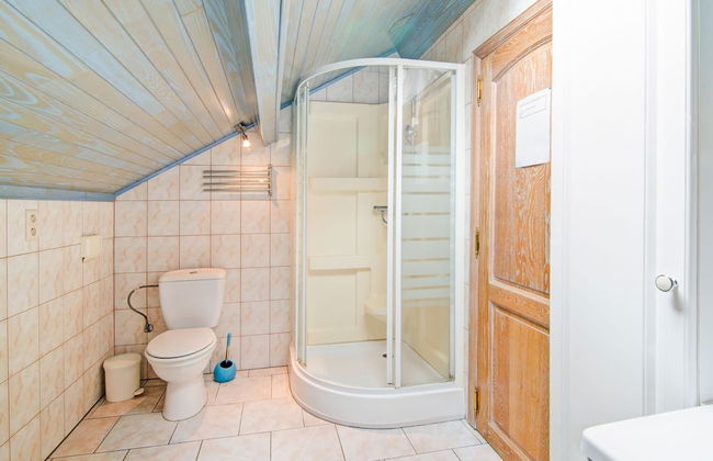 Charming Stay Near Forests - Photo 14