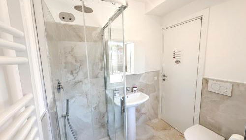 attico con vista circondato dal verde,a due passi da Anzio,free parking - Foto 4, towels, Shower