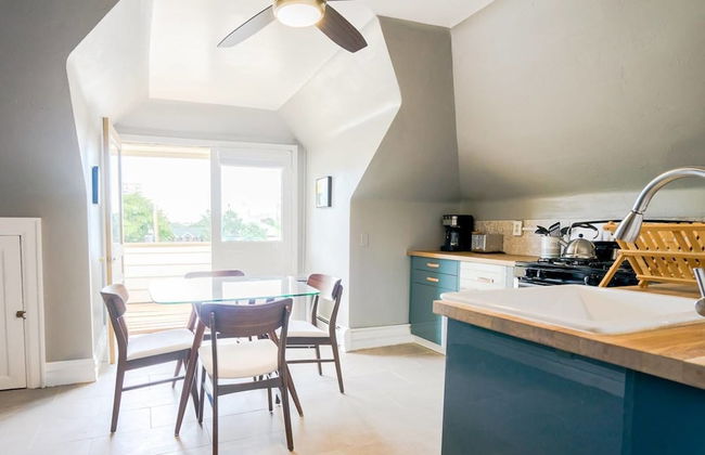 The Modern Couple's Getaway Loft With Private Balcony - Foto 9