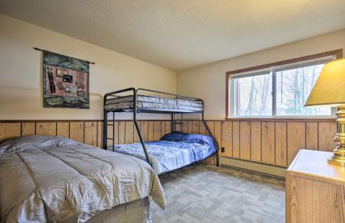 Upson Ski-InandSki-Out, End-Unit Cabin with Fireplace! - Foto 19