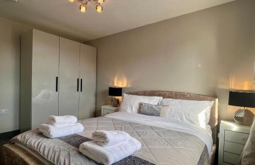 Ultra Modern large 4 bed executive home Durham - Photo 52