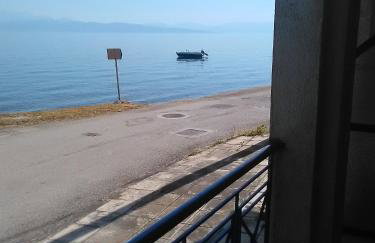 MODERN GROUND FLOOR APARTMENT ON the PEBBLES - Foto 24