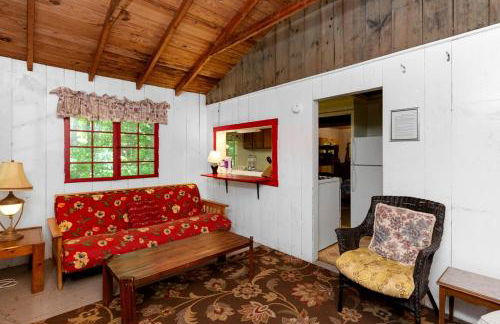 Luxury Camping Cabin with Fireplace near Hanover, New Hampshire - Foto 2