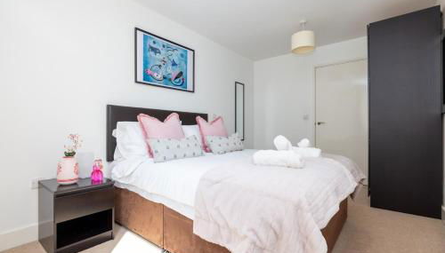 Cosy, modern high rise with views! 2 bedroom - Foto 4, towels, wardrobe