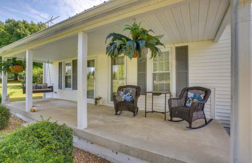 Home 9 Mi to Dtwn Springfield with Porch and Yard! - Foto 3