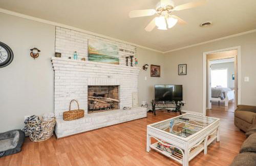 Spacious Home with Waterfront View-Welcome Pets - Foto 25