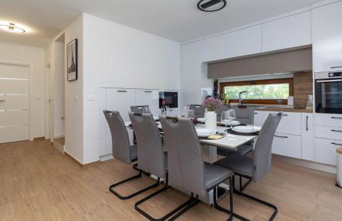 Gorgeous Home In Smokovic - Photo 4