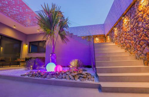 City Compass Luxury Villa - Photo 31