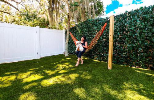 StylishAptWtrGrdnOppLake&Prk&Yrd - Foto 7