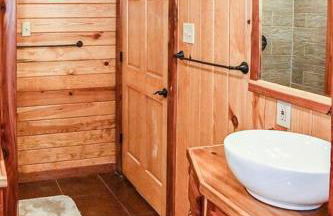 Cozy lakefront cabin with boat house and ramp on T - Foto 33