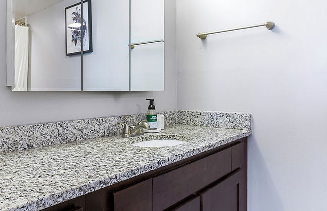 Landing Stunning Studio Game Room Pool - Foto 46