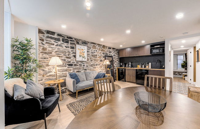 Elegant 1 Bedroom Suite - Photo 11