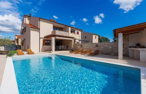 Villa Solis - new private pool villa, 4 bedrooms, near Pula & beaches - Foto 1