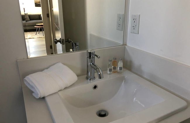 Brand NEW Luxury Spacious 3bdr Townhome Close to 3rd St - Photo 13