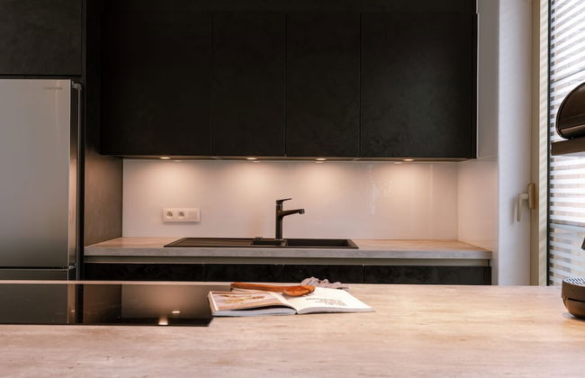 Modern Apartment With Large Terrace - Photo 18