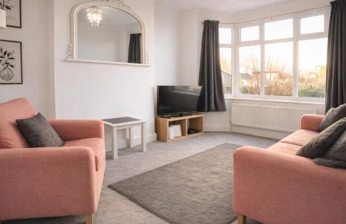Grantham 3BR Retreat, Contractor Friendly & Parking - Foto 1
