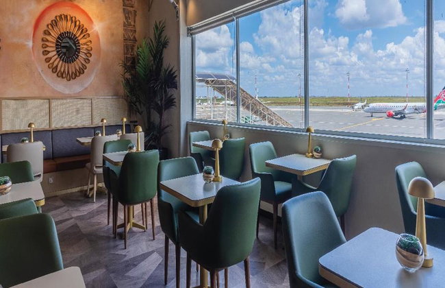 Plaza Premium Lounge at Jomo Kenyatta International Airport- T1D International Departures - Foto 3