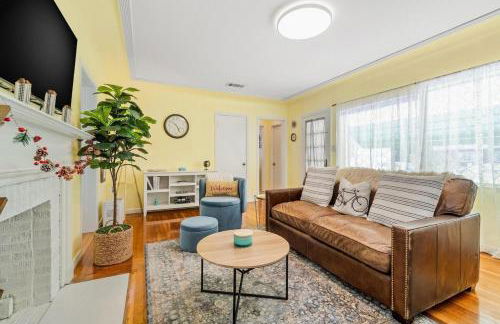 Visit Nonna's Beach Cottage & Enjoy the Sunshine with a Short Walk to the Beach! - Foto 2