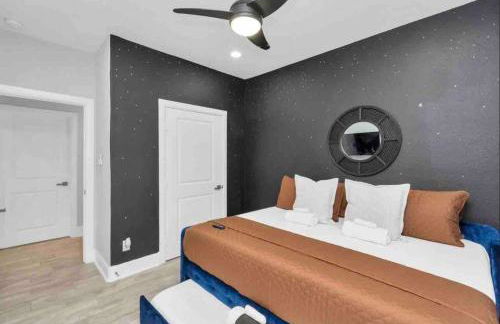 CAMP OUT - Big Backyard - 5mins To Downtown - Foto 33