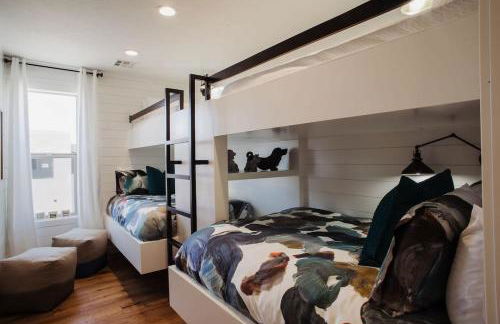 Townhome w Private Hot Tub Air Hockey and more - Foto 21