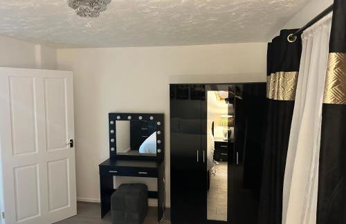 Modern 2 Bedroom House Near London City Airport, Excel, O2 & DLR with FREE Parking & Privet Entrance - Foto 7