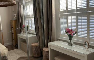 Newly Renovated 1-Bed Apartment with Private Patio - Foto 5