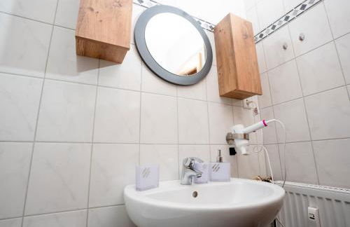 Livemore24 - Apartment 1 in Duisburg WLAN - Smart-TV - 24-7 Check-in und Küche - Photo 16