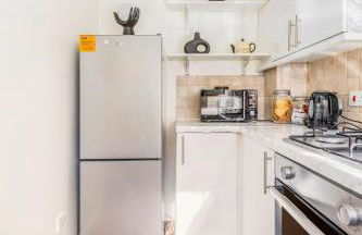 Cozy Family-Friendly House (3mins from Erith and Slade Green station) - Photo 8