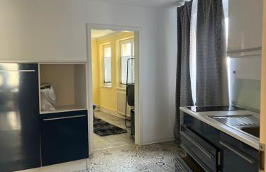 Yellow Home - Photo 23