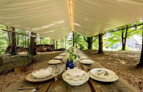 Gorgeous Fully Restored Caravan Nestled in the Trees Along Silver Lake for a Unique Vacation in Woodridge, New York - Foto 6