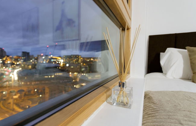 Live in Leeds Sky Penthouse - Photo 20