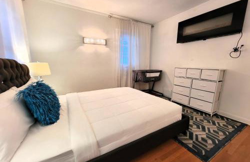 Spacious 5BR Private Home 5 minutes to Rodeo Drive with Hot Tub Spacious Backyard Parking - Foto 21