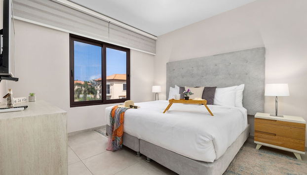 NEW Modern 1BR 1BA Gold Coast Pool GYM Tennis - Foto 4, Habitación