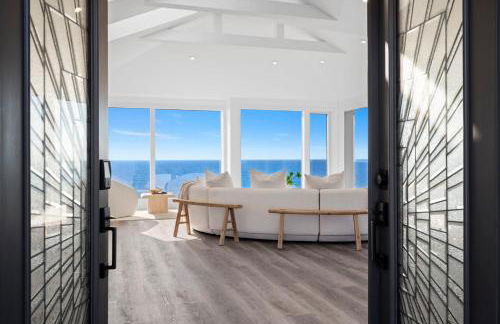 Distinguished Oceanfront Point Estate with Iconic Beach Mountain Vistas - Foto 10