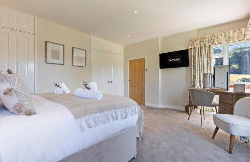 Stunning Countryside Home in Surrey by 53 Degrees Property, Ideal for Family Getaways, Private Tennis Court! - Foto 28