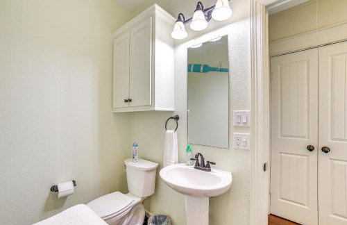 Canal-Front Coastal Getaway in Gilchrist with Deck - Foto 18