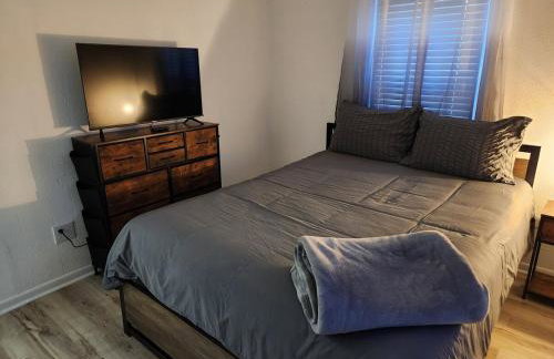 Serenity on over an acre easy access to 311 and HPU - Foto 13