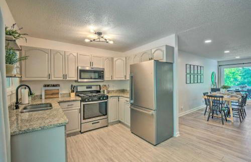 Lakefront Townville Gem with Boat Dock and Kayaks - Foto 8