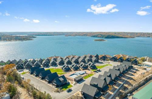 The Luxx - ALL NEW / 4 BD / Poolside / Hot Tub / Lake View - Foto 41